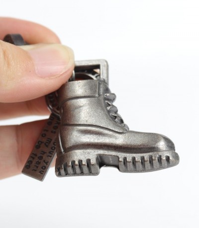 Přívěsek bota a nápis