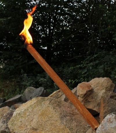 Torč, louče či pochodeň, délka 68 cm, 26873, složení dřevo, textil a vosk, oheň hoří